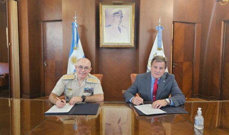 Firma de Convenio de Colaboración Recíproca entre el Centro de Jefes y Oficiales Maquinistas Navales y la Prefectura Naval Argentina