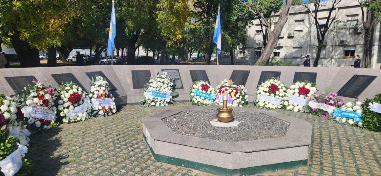 HOMENAJE AL PERSONAL DE LA MARINA MERCANTE CAIDO EN EL CONFLICTO DEL ATLÁNTICO SUR